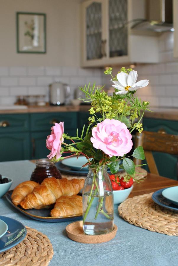 Clover Cottage Countryside Retreat With Sea Views Крейл Екстериор снимка