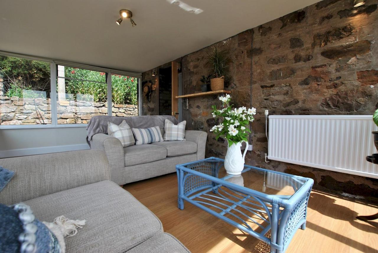 Clover Cottage Countryside Retreat With Sea Views Крейл Екстериор снимка